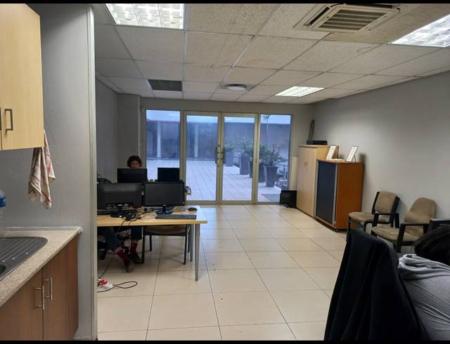 80M² BUSINESS CENTRE FOR SALE IN UMHLANGA RIDGE
